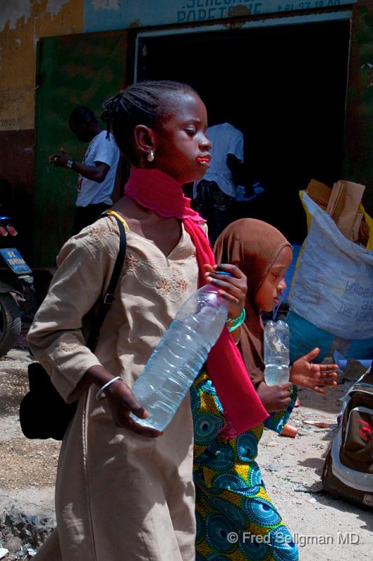 20090528_141904 D300 P2 P2.jpg - Young girls, Dakar